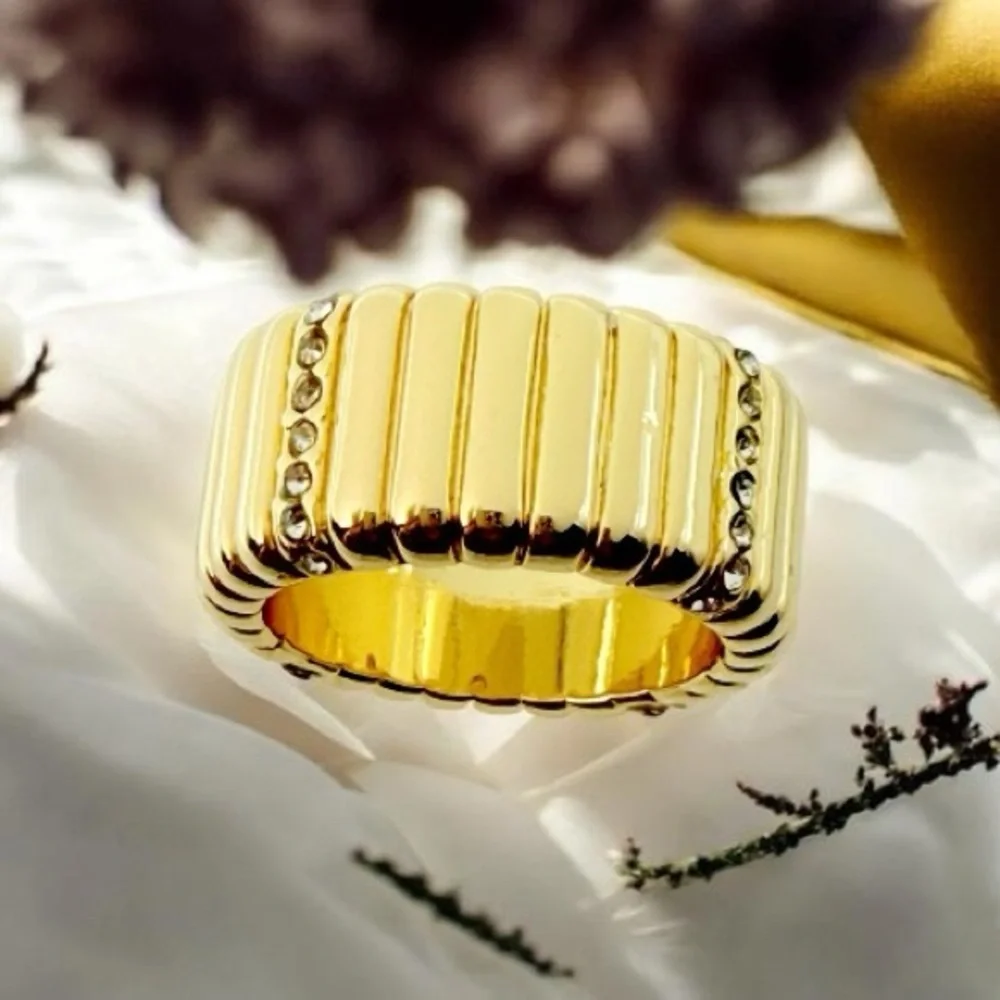Tory Burch Crystal Textured Pave Logo Band Ring. Size 8